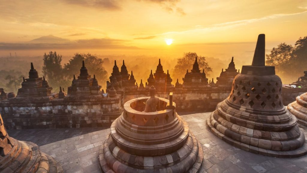 Dramatic,And,Colourful,Sunrise,Seen,From,The,Borobudur